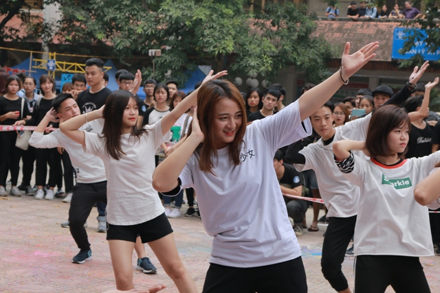 Đã mắt với màn nhảy Flashmob trong Ngày hội chào tân sinh viên Kiến trúc