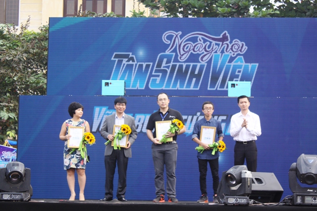 Rộn ràng Ngày hội Tân sinh viên- Vững bước tương lai 2017