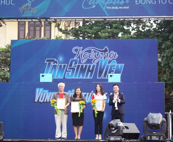 Rộn ràng Ngày hội Tân sinh viên- Vững bước tương lai 2017