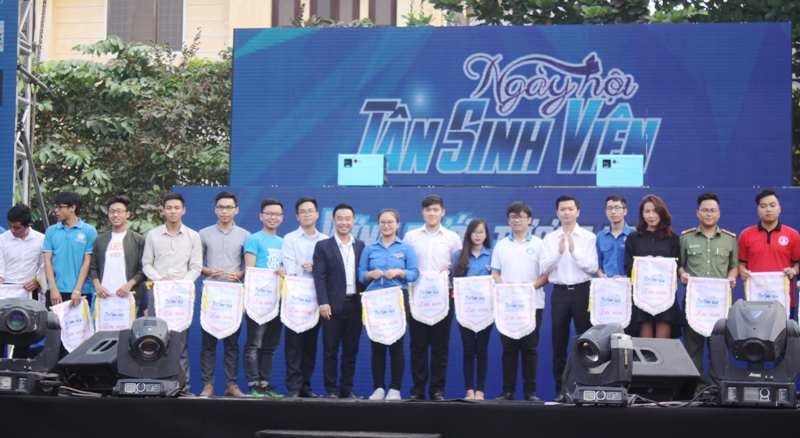 Rộn ràng Ngày hội Tân sinh viên- Vững bước tương lai 2017