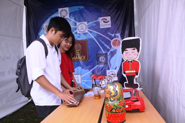 Rộn ràng Ngày hội Tân sinh viên- Vững bước tương lai 2017