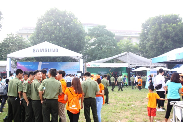 Rộn ràng Ngày hội Tân sinh viên- Vững bước tương lai 2017