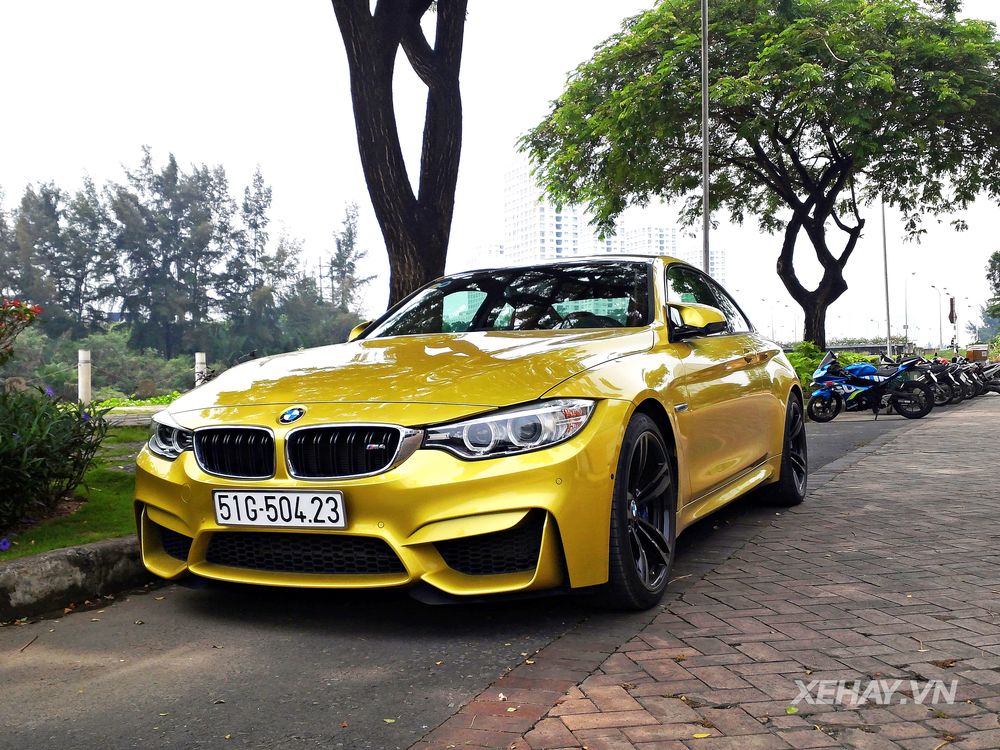 TP.HCM: Bắt gặp BMW M4 Coupe ngoại thất vàng rực xuống phố