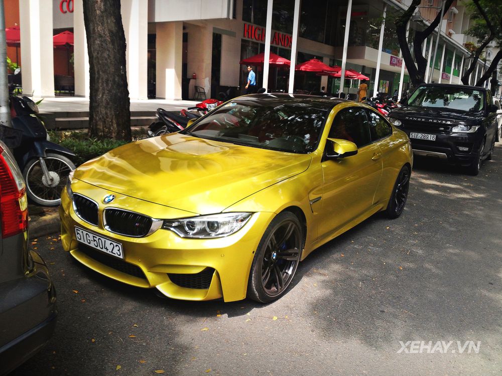 TP.HCM: Bắt gặp BMW M4 Coupe ngoại thất vàng rực xuống phố