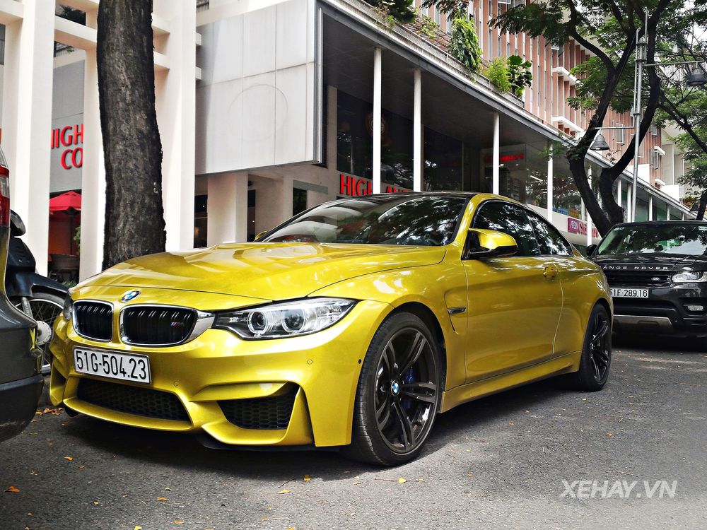 TP.HCM: Bắt gặp BMW M4 Coupe ngoại thất vàng rực xuống phố