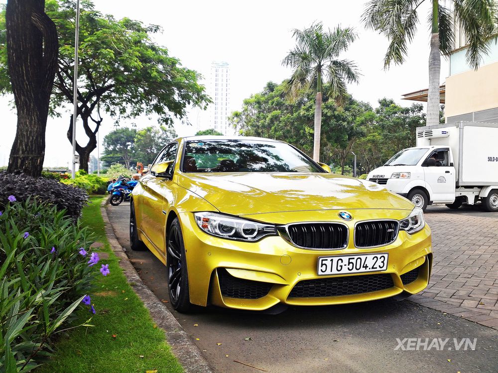 TP.HCM: Bắt gặp BMW M4 Coupe ngoại thất vàng rực xuống phố