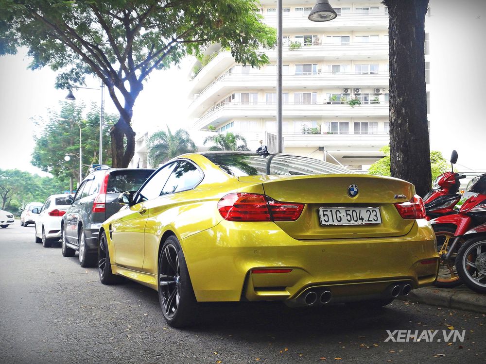 TP.HCM: Bắt gặp BMW M4 Coupe ngoại thất vàng rực xuống phố