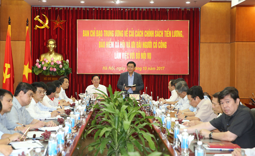 Phó Thủ tướng Vương Đình Huệ khảo sát chính sách tiền lương công chức, viên chức