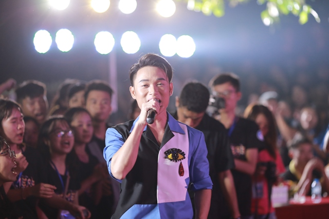 Sôi động đêm nhạc hội chào Tân sinh viên Đại học Kiến trúc 2017