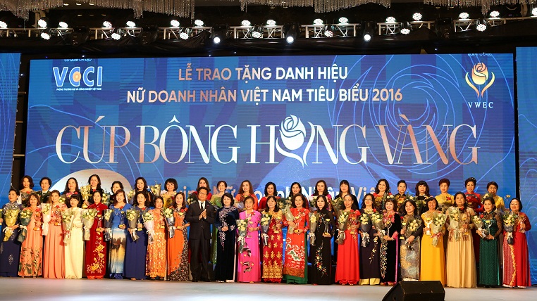 Cúp Bông hồng Vàng tôn vinh 100 nữ doanh nhân Việt Nam tiêu biểu