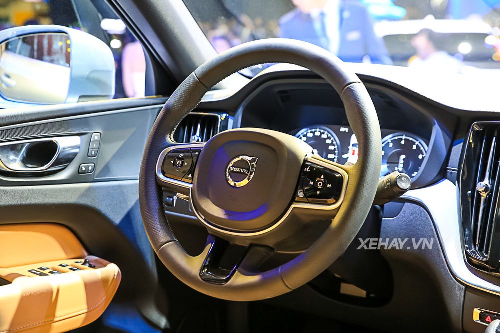 [ĐÁNH GIÁ NHANH] XC60 - Át chủ bài của Volvo tại VIMS 2017