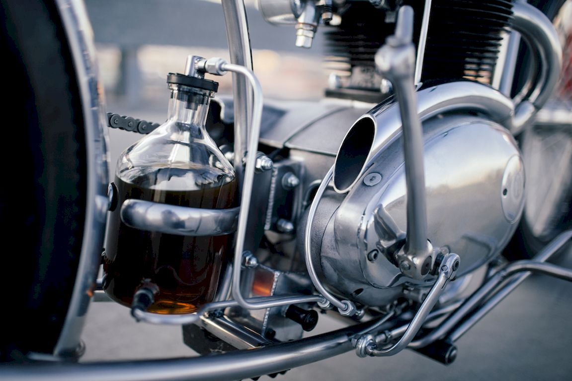BSA 500 với bình dầu lộ thiên qua bàn tay thiên tài của tay độ nổi tiếng Max Hazan