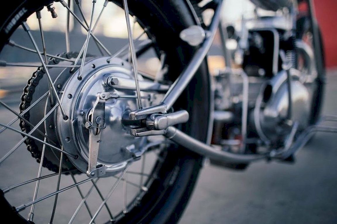 BSA 500 với bình dầu lộ thiên qua bàn tay thiên tài của tay độ nổi tiếng Max Hazan