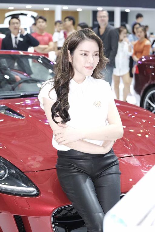 [VIMS 2017] Lý Nhã Kỳ chi 12,6 tỷ đồng tậu Jaguar F-Type Convertible