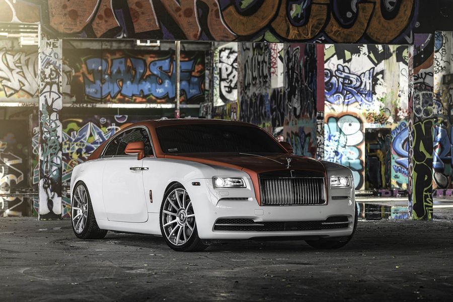 Roll-Royce Wraith độ nhẹ nhàng với thân trên Candy Apple Red và la-zăng Forgiato