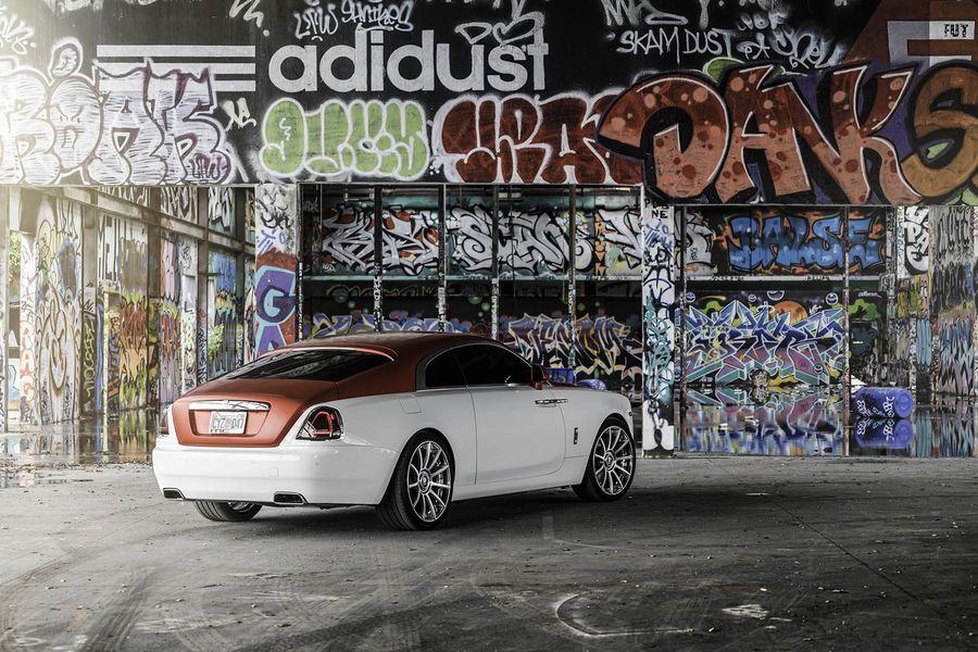 Roll-Royce Wraith độ nhẹ nhàng với thân trên Candy Apple Red và la-zăng Forgiato