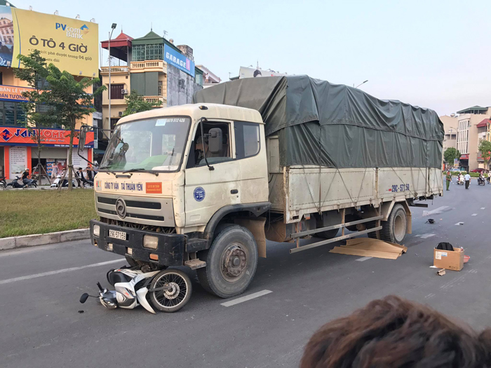 Hà Nội: Bị ô tô tải cuốn vào gầm, người đàn ông tử vong tại chỗ