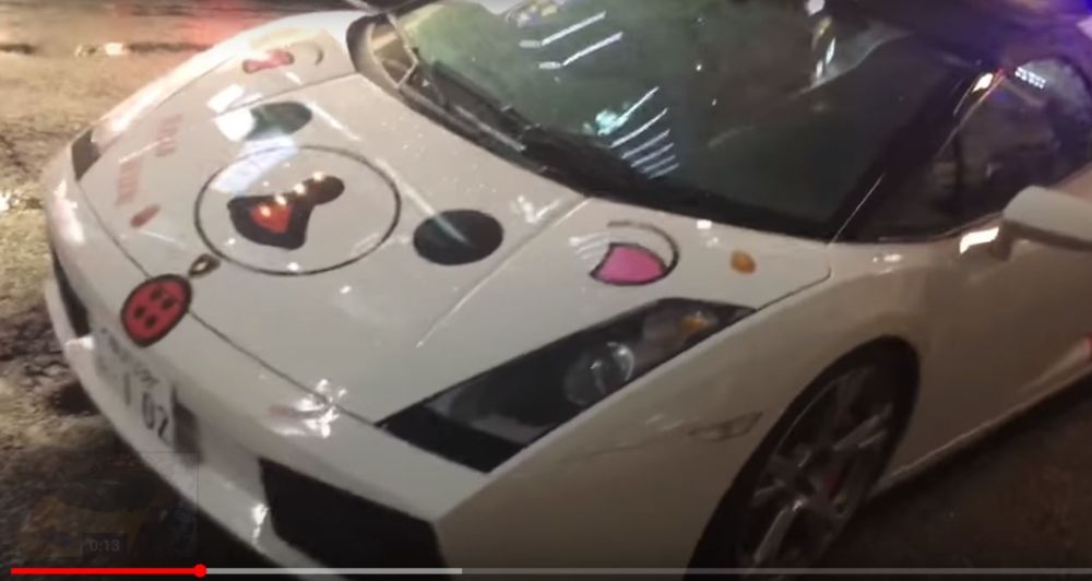 Dàn siêu xe Lamborghini hóa trang Halloween vui nhộn gây xôn xao trên đường phố
