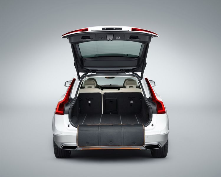 Volvo giới thiệu phiên bản bảo vệ môi trường V90 Cross Country Ocean Race