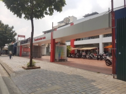 Nhiều cơ sở kinh doanh trên đường Nguyễn Khánh Toàn vẫn hoạt động sau cưỡng chế