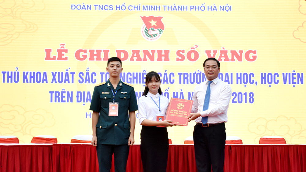 88 thủ khoa xuất sắc năm 2018 ghi danh Sổ vàng tại Văn Miếu