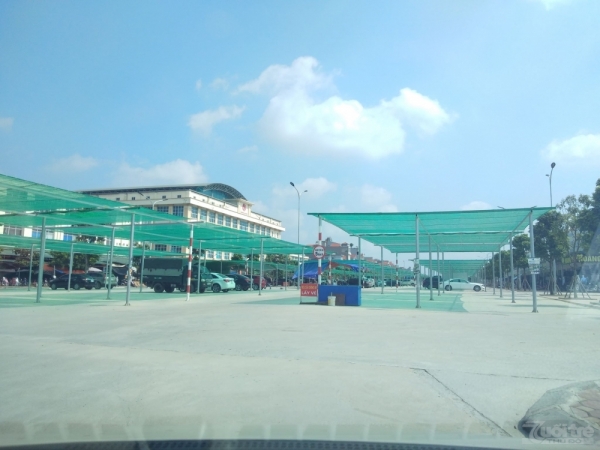 Bãi trông giữ xe Vĩnh Phát có diện tích lên tới hàng nghìn m2 nghi vấn hoạt động trái phép.