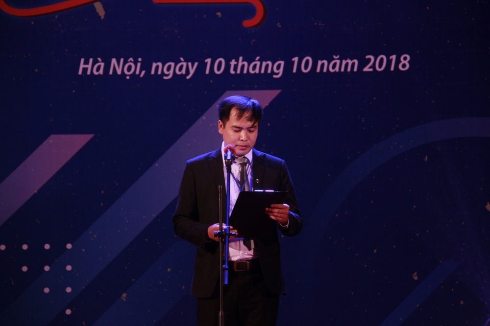 Thầy giáo trẻ Nguyễn Công Viễn - Chủ tịch Hội Sinh viên ĐH Thủy lợi phát biểu tại chương trình.