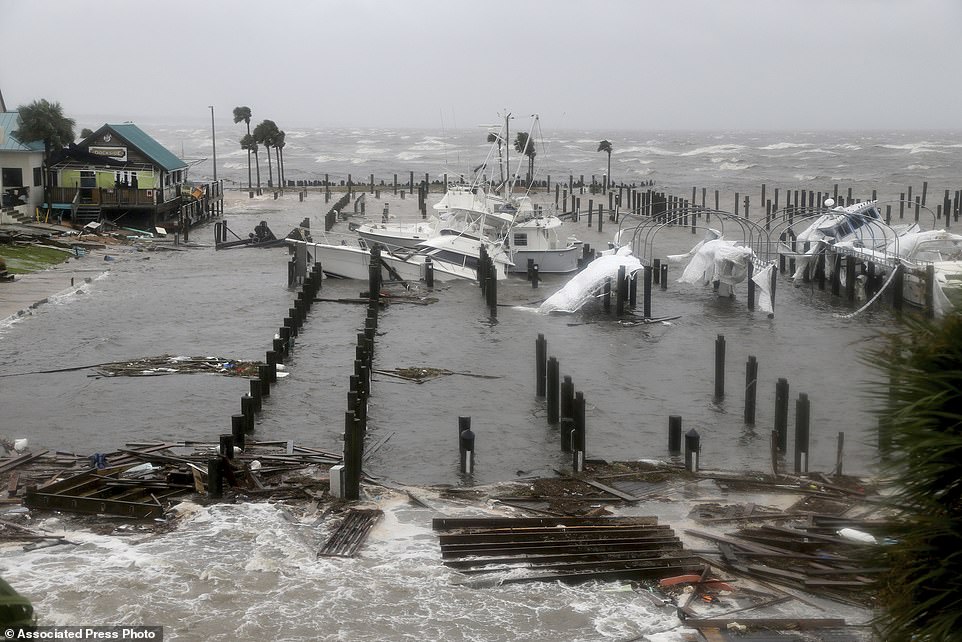 Cảng St. Joe Marina ở bang Florida thiệt hại nặng sau bão Michael (Ảnh: AP)