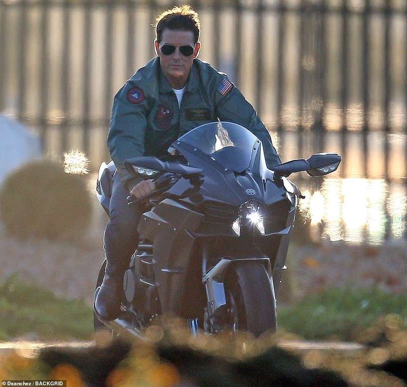 Tài tử Tom Cruise 56 tuổi vẫn phong độ ngời ngời khi