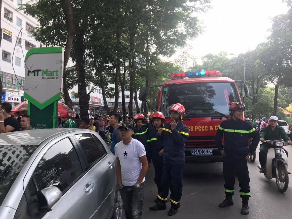 Cảnh sát PCCC Hà Nội đã nhanh chóng huy động phương tiện tới hiện trường xử lý đám cháy