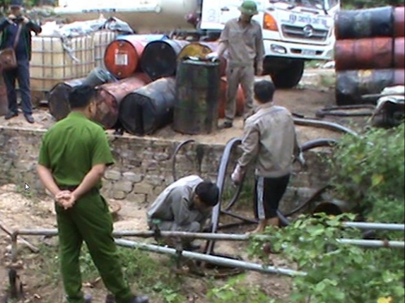 Quảng Ninh: Phát hiện cơ sở tái chế hàng nghìn lít dầu thải