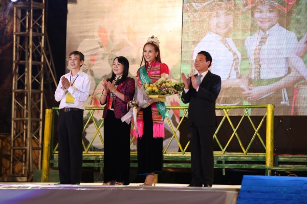 Hoa hậu Hoàn cầu 2017 - Đỗ Trần Khánh Ngân trở thành đại xứ của Tuần lễ văn hoa du lịch Mường Lò 2018.