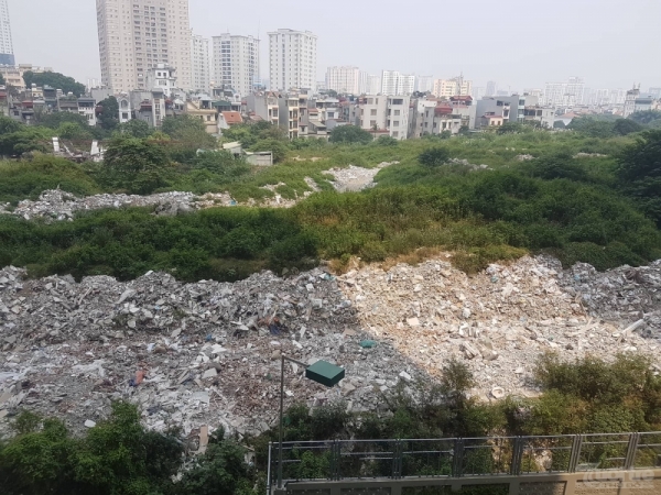 Trách nhiệm của chính quyền địa phương và các cơ quan chức năng ở đâu khi để tồn tại bãi rác hành hạ người dân nhiều năm.