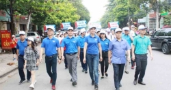 Hoa hậu Ngọc Hân cùng 1.000 thanh niên Bắc Giang đi bộ vì cộng đồng