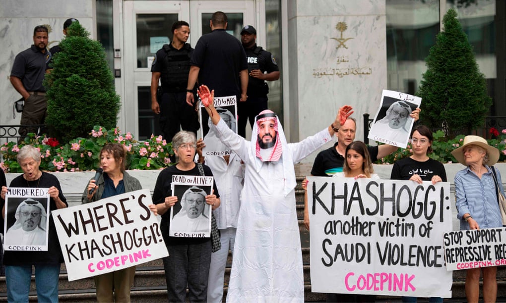 Người biểu tình tập trung bên ngoài Đại sứ quán Saudi Arabia tại Washington DC, Mỹ (Ảnh: AFP)