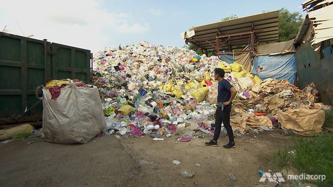 Một bãi thu gom rác thải nhựa ở Hàn Quốc (Ảnh: CNA)