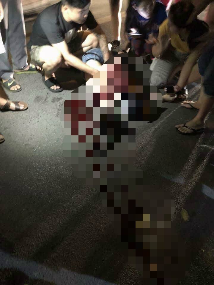 Hà Nội: Cô gái trẻ bị nam thanh niên đâm gục trên phố