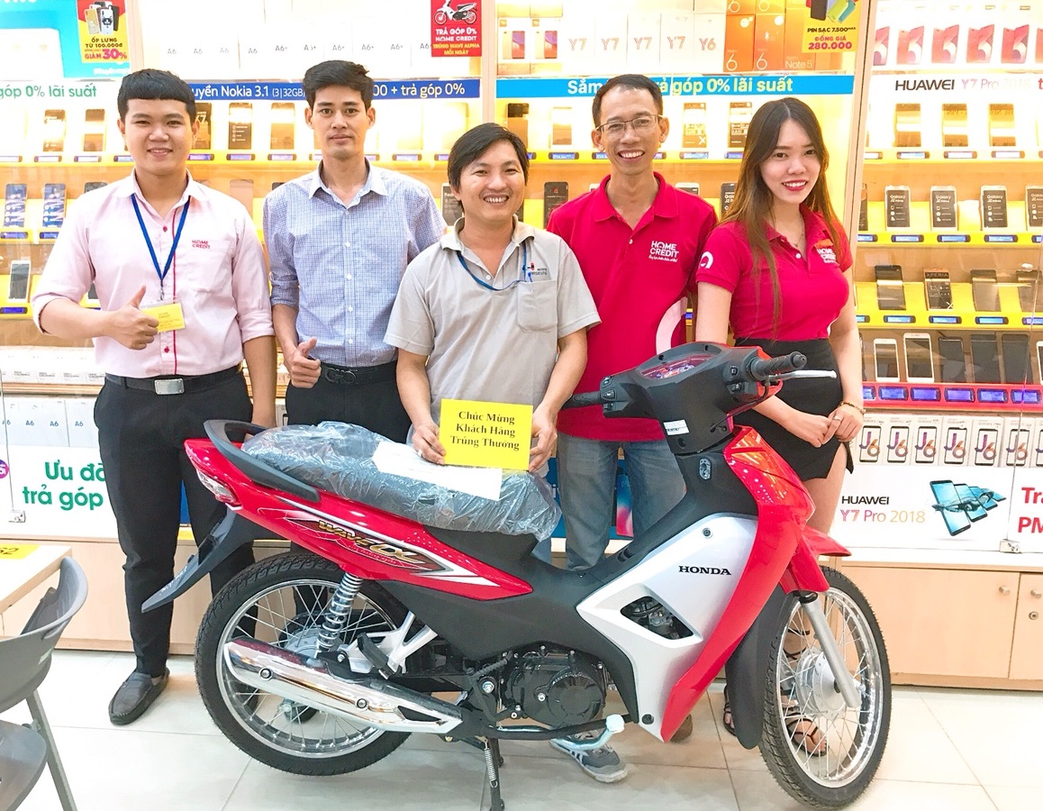 Gần 70 khách hàng của Home Credit trúng thưởng Honda Wave Alpha