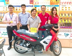 Gần 70 khách hàng của Home Credit trúng thưởng Honda Wave Alpha