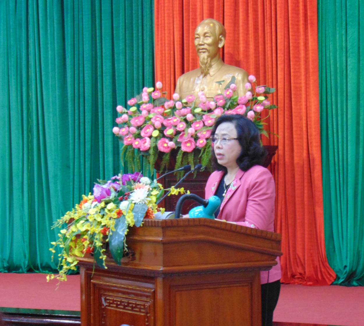 Đồng chí Ngô Thị Thanh Hằng, Ủy viên Trung ương Đảng, Phó Bí thư Thường trực Thành ủy, Trưởng ban Chỉ đạo Chương trình 02 phát biểu tại hội nghị