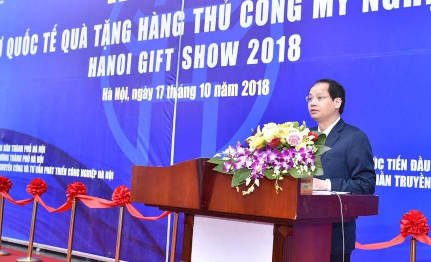 Phó Chủ tịch UBND TP Nguyễn Doãn Toản phát biểu khai mạc Hội chợ
