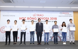 Toyota Việt Nam trao học bổng cho sinh viên có thành tích học tập xuất sắc