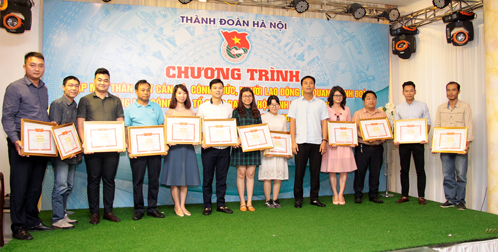 Thành đoàn Hà Nội khen thưởng các tập thể, cá nhân có thành tích xuất sắc trong công tác phục vụ Đại hội Hội Sinh viên thành phố lần thứ VII