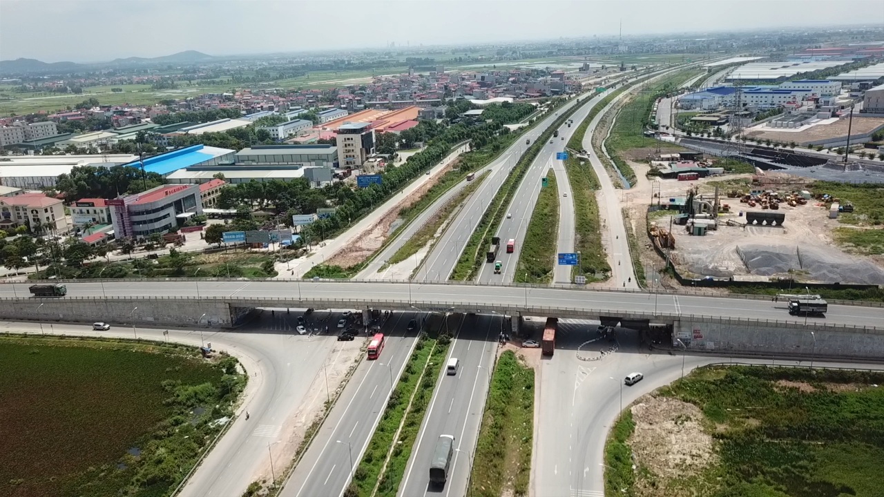 Bắc Giang: Chỉ đạo rà soát thủ tục hành chính, thành lập đường dây nóng để hỗ trợ doanh nghiệp.