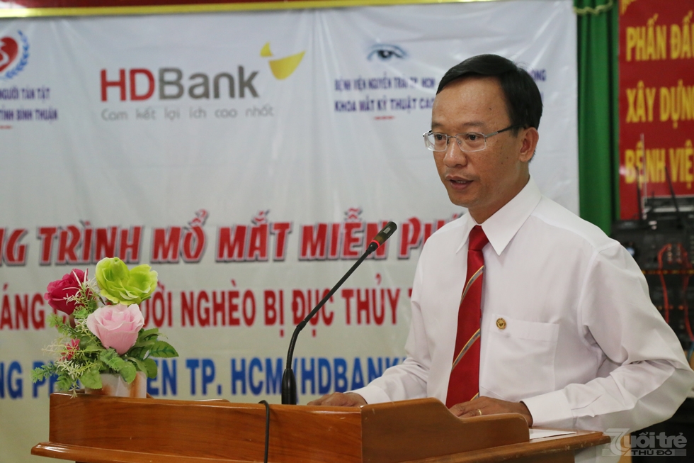 Ông Nguyễn Quốc Bình - Giám đốc HDBank Bình Thuận phát biểu tại buổi khám bệnh.