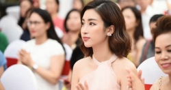 Hoa hậu Mỹ Linh vai trần quyến rũ giữa tiết trời thu Hà Nội