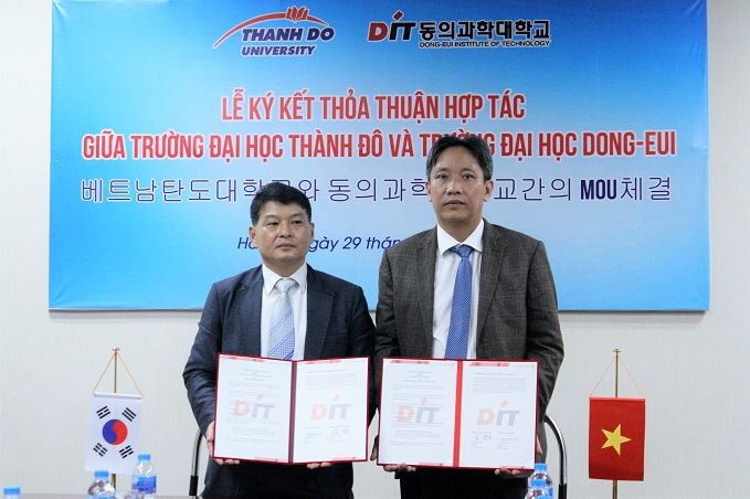 Lãnh đạo hai đơn vị ký kết biên bản thỏa thuận hợp tác