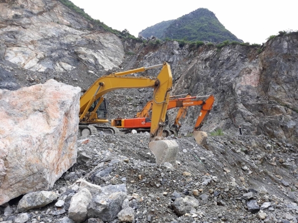 Công ty Hồng Hà vẫn vô tư khai thác đá dù dính hàng loạt sai phạm nghiêm trọng.