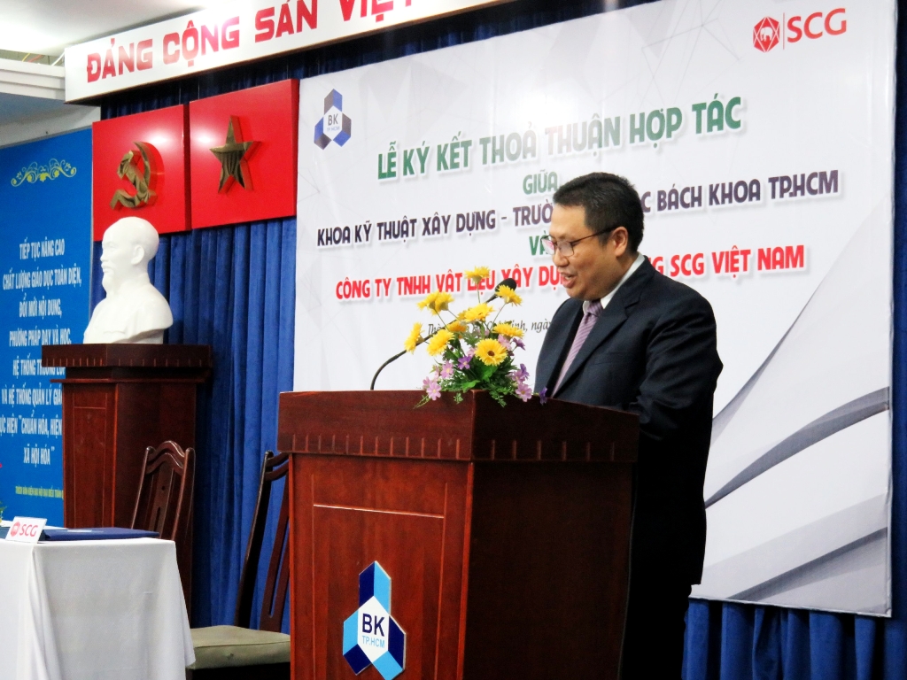 Ông Chanatpong Srinuta - đại diện Công ty TNHH Vật liệu xây dựng xi măng SCG Việt Nam phát biểu tại buổi lễ ký kết