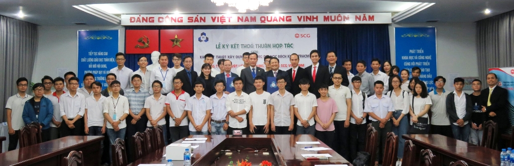 Buổi ký kết có được sự hiện diện của các thầy cô và sinh viên đại diện Khoa Kỹ thuật Xây dựng Đại học Bách khoa TP HCM